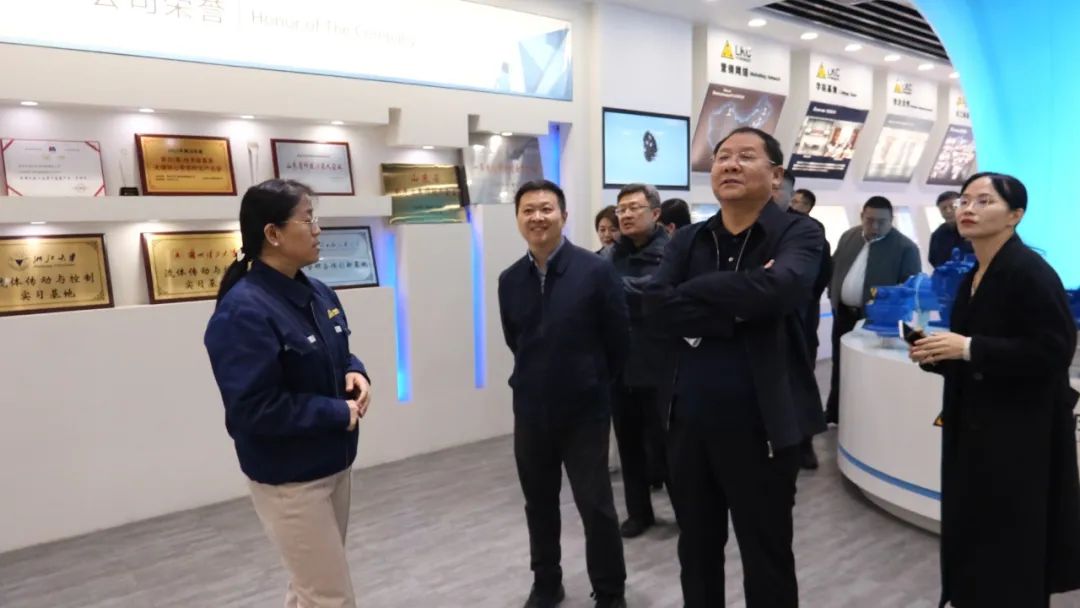 1741566685139436.jpg 區委統戰部副部長郭可超一行蒞臨力克川液壓參觀指導2.jpg